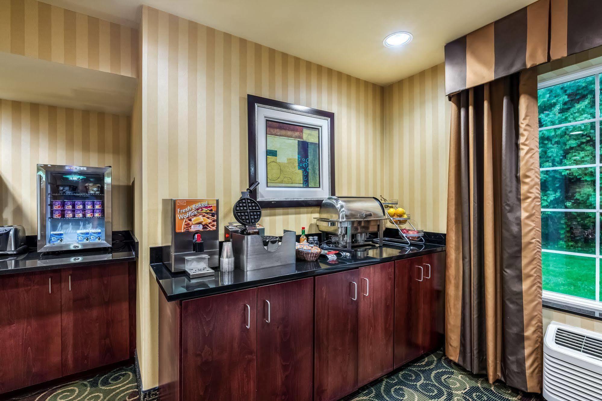 Cobblestone Inn & Suites - Vinton, Ia Exteriör bild